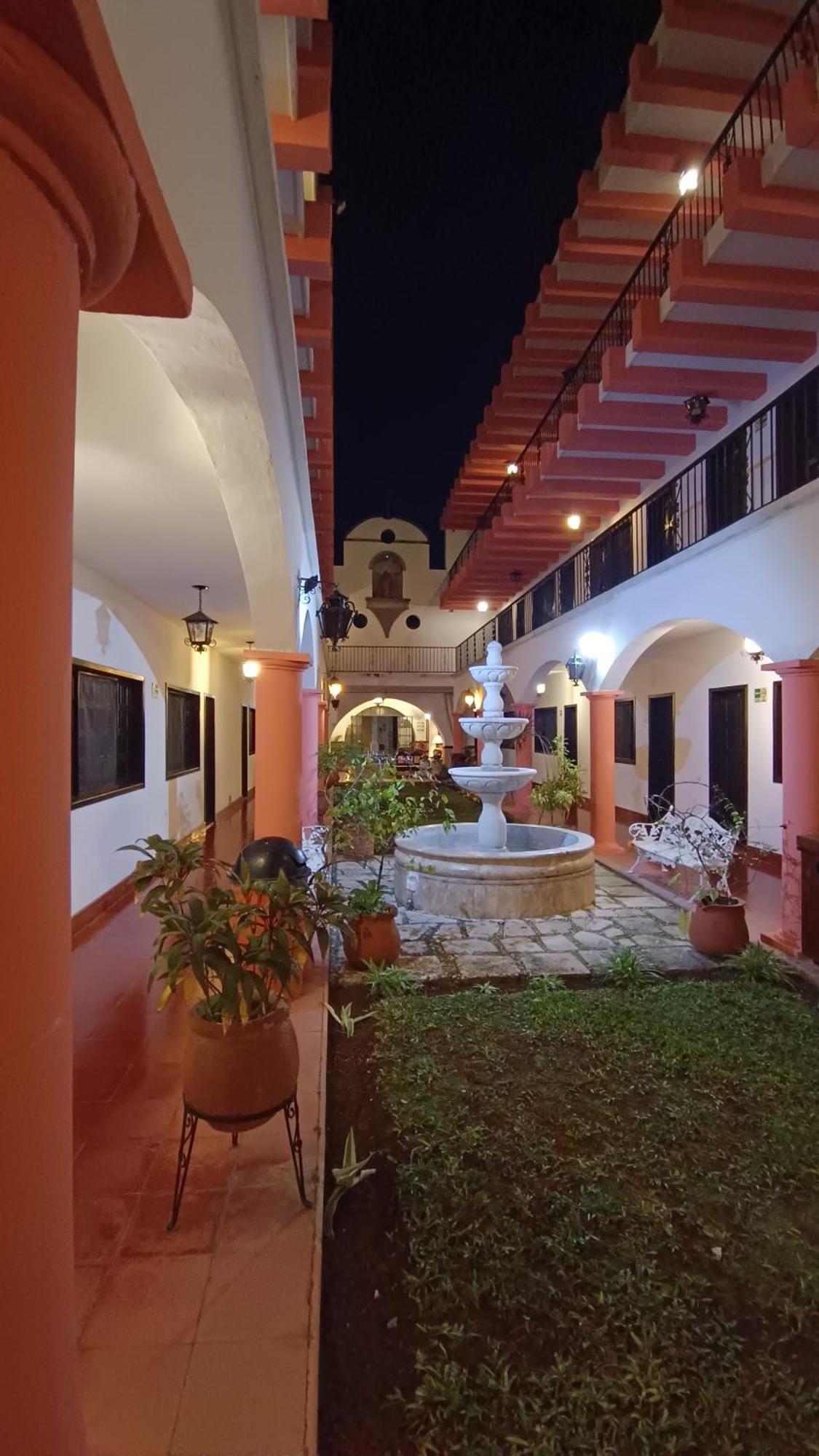 Hotel Zaci Вальядолид Экстерьер фото