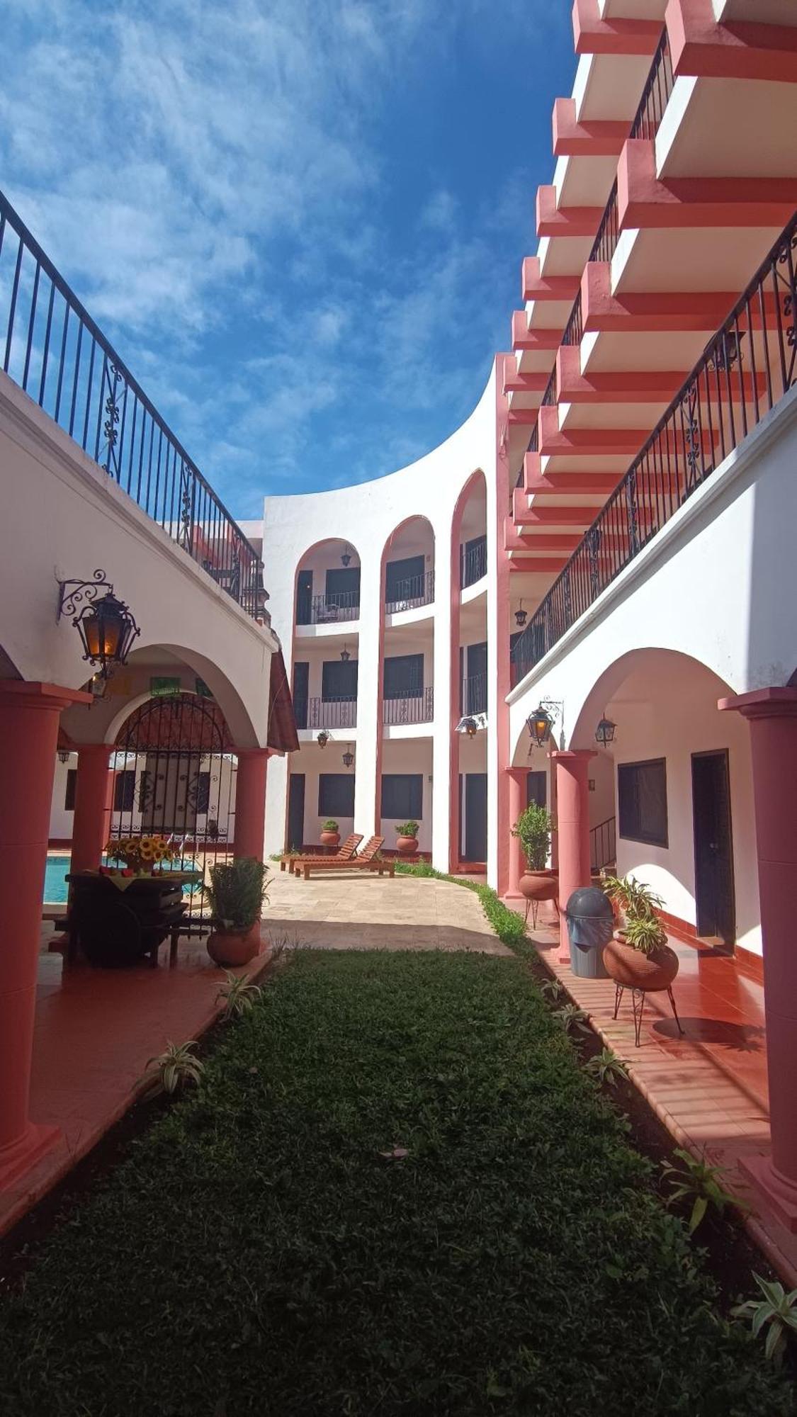 Hotel Zaci Вальядолид Экстерьер фото